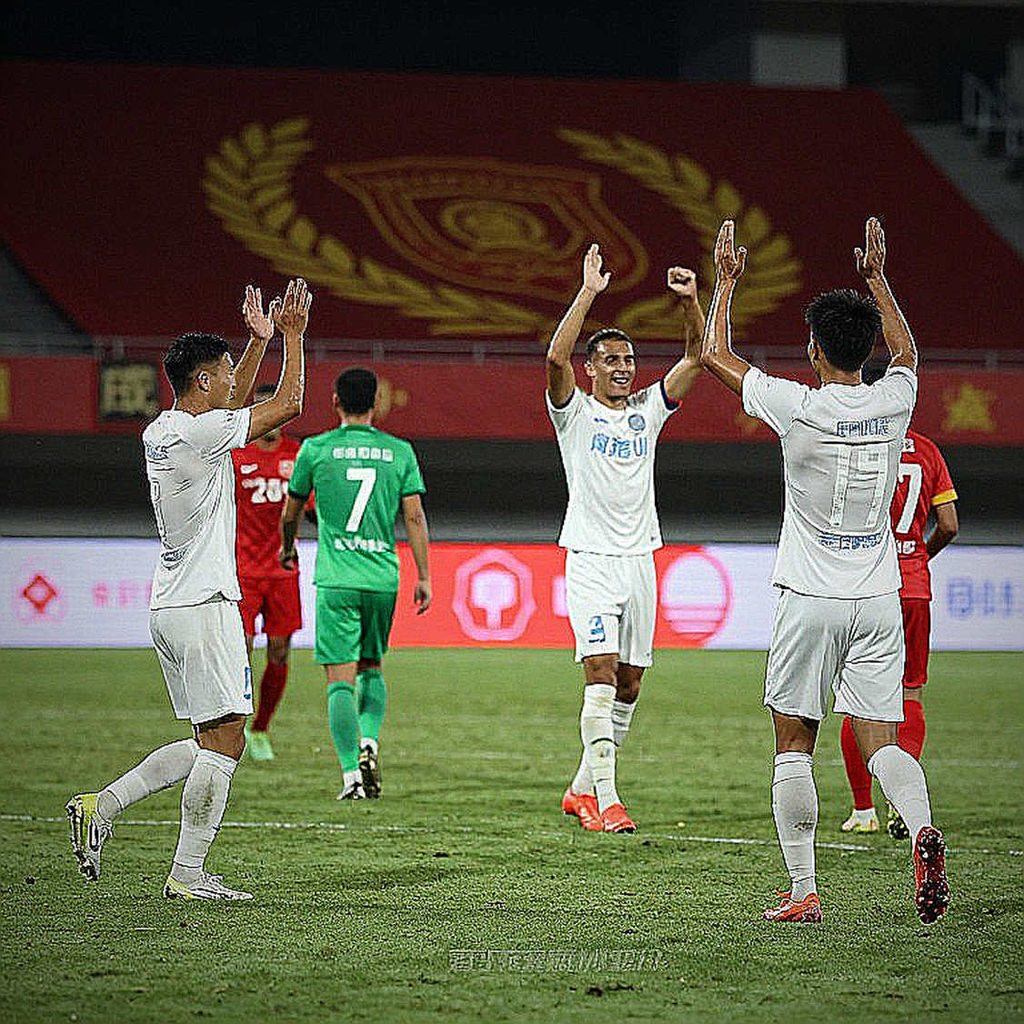 Chuyển nhượng V-League 2026/26: Quỹ lương, điều khoản giải phóng và cuộc tái cấu trúc thầm lặng của SHB Đà Nẵng