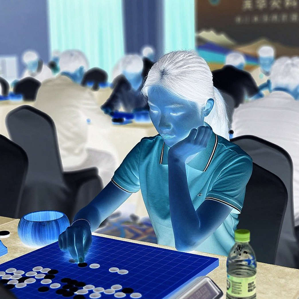 Nước đi bấm nhầm của Carlsen và lời khen hiếm có dành cho Sindarov Nước đi bấm nhầm của Carlsen và lời khen hiếm có dành cho Sindarov