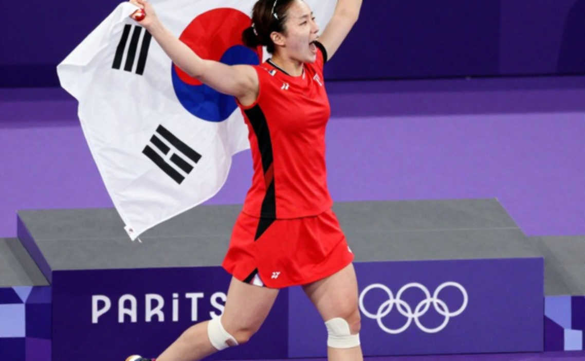 PV Sindhu ngược dòng hạ Hina Akechi, chạm trán An Se Young tại chung kết French Open 2026