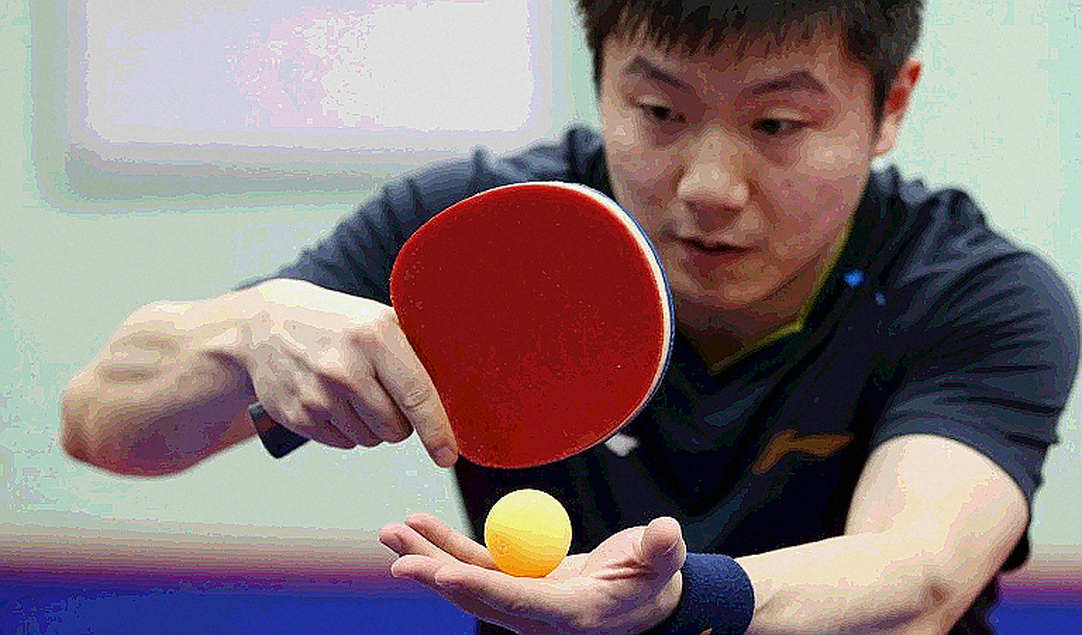 Chiếc xe buýt rỗng và khoảng trống dữ liệu của bóng bàn
