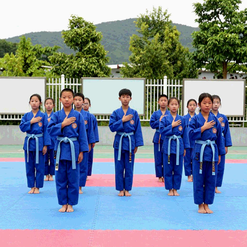 Trọng tài 75 tuổi và cú ngã ở Hidalgo: sai lầm nằm ở quyết định xếp lịch, không phải tên gọi của đòn đánh