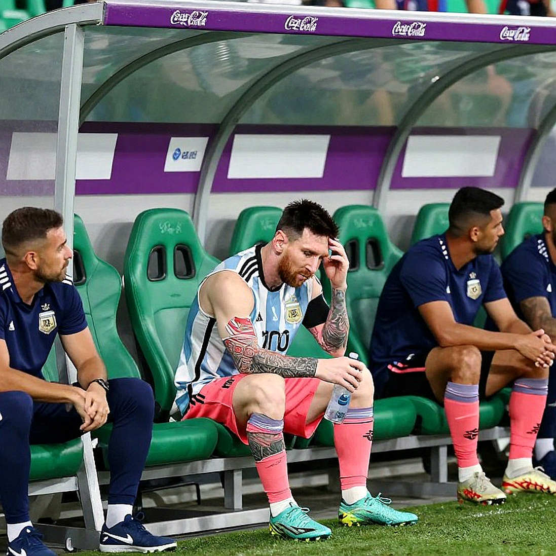 Đầu gối của Tiago Santos: Khi một cú tắc bóng viết lại bảng cân đối của Lille