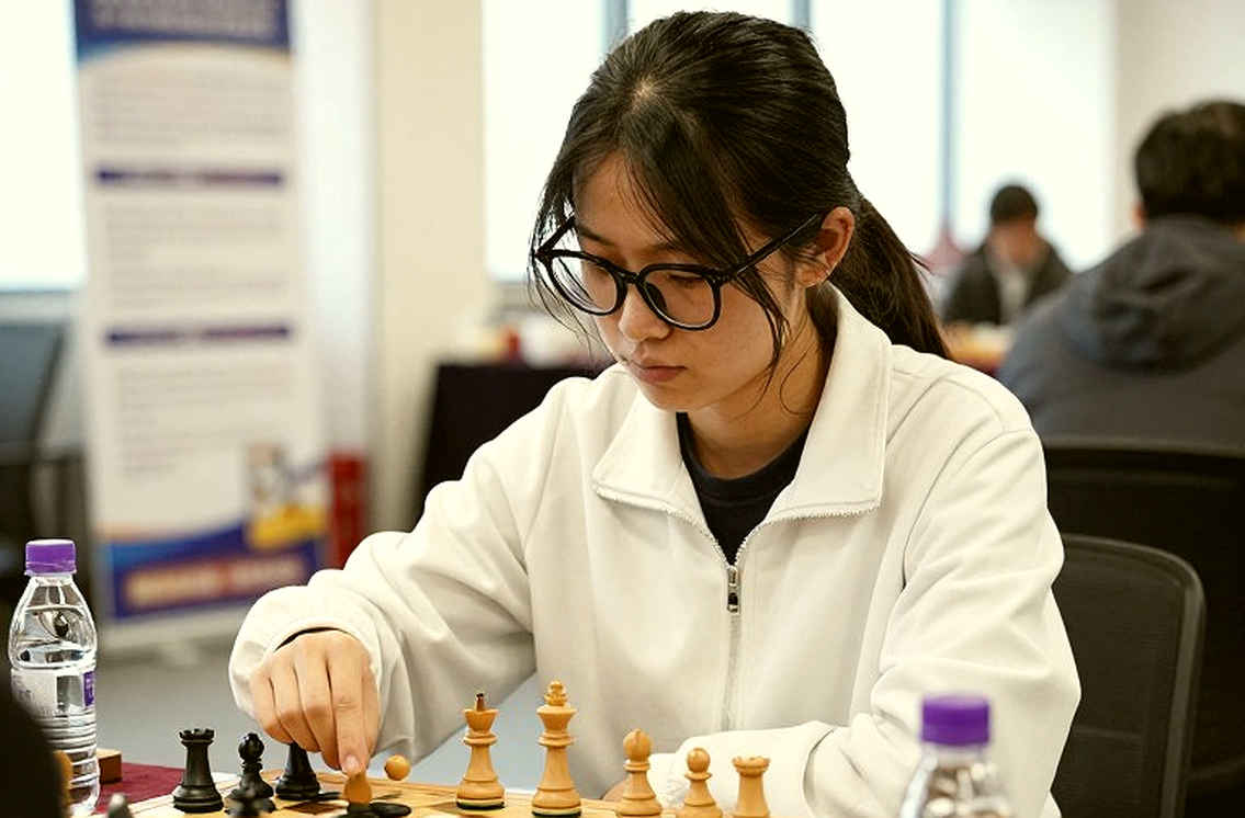 Cô bé 11 tuổi ngồi bàn số một: Bodhana Sivanandan và con số 2504 ở Olympiad cờ vua Samarkand 2026