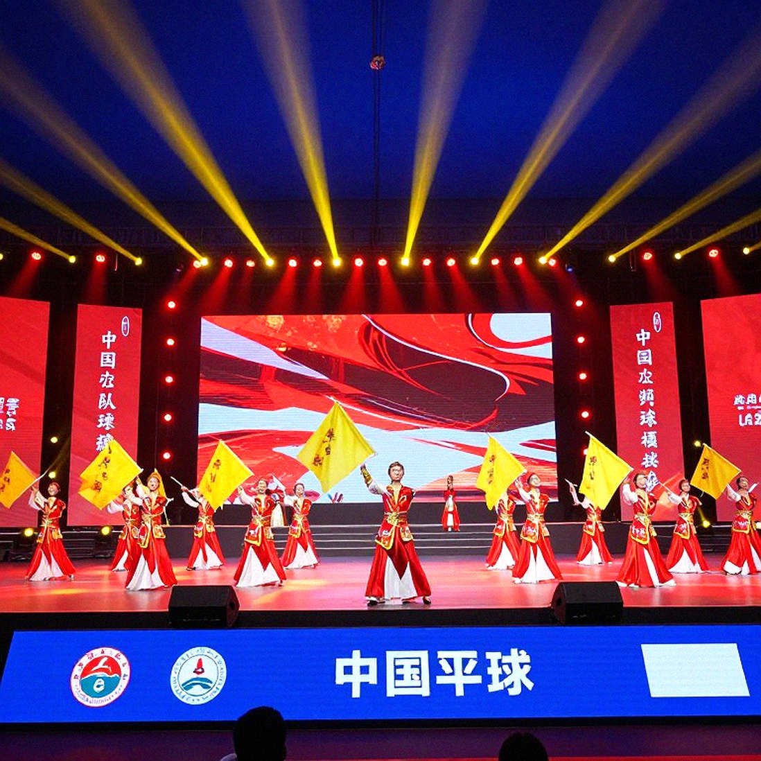 Khi Ống Kính Không Còn Điểm Tựa: Vì Sao Một Bài Phân Tích Rỗng Lại Là Bài Học Lớn Nhất Của Làng Cầu Lông