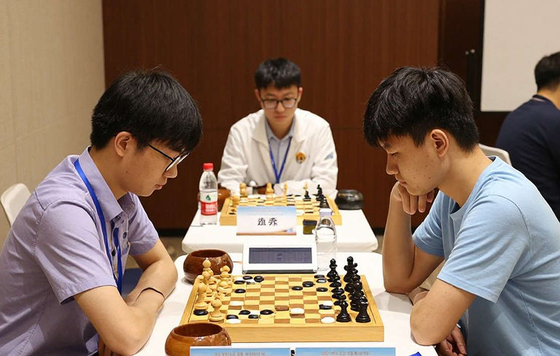 Học chiến lược từ Bent Larsen: khi ký ức cờ vua trở thành bài học và một thị trường