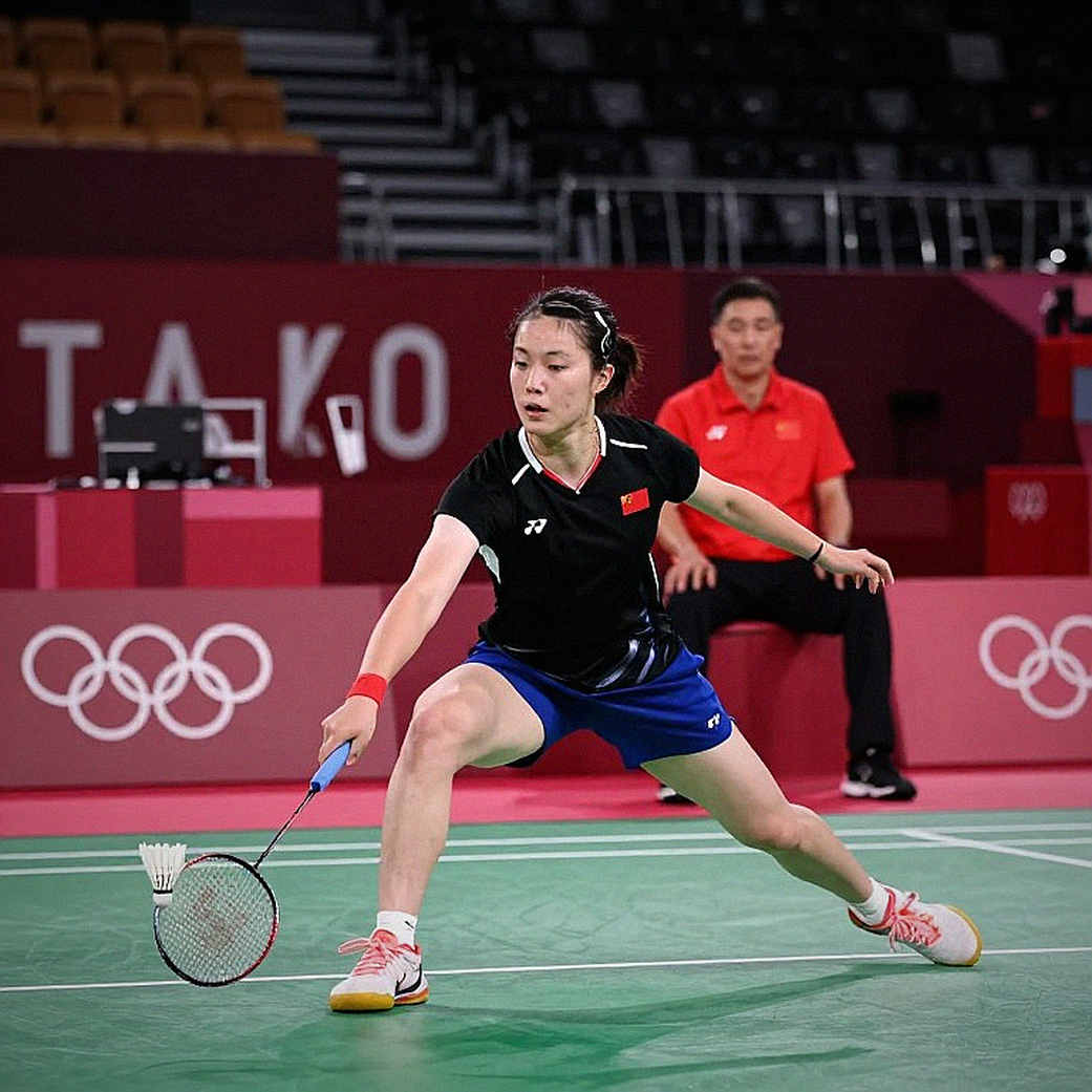 Alwi Farhan tập cùng Kento Momota trước Asian Games 2026: tín hiệu trại Tokyo và khoảng trống dữ liệu